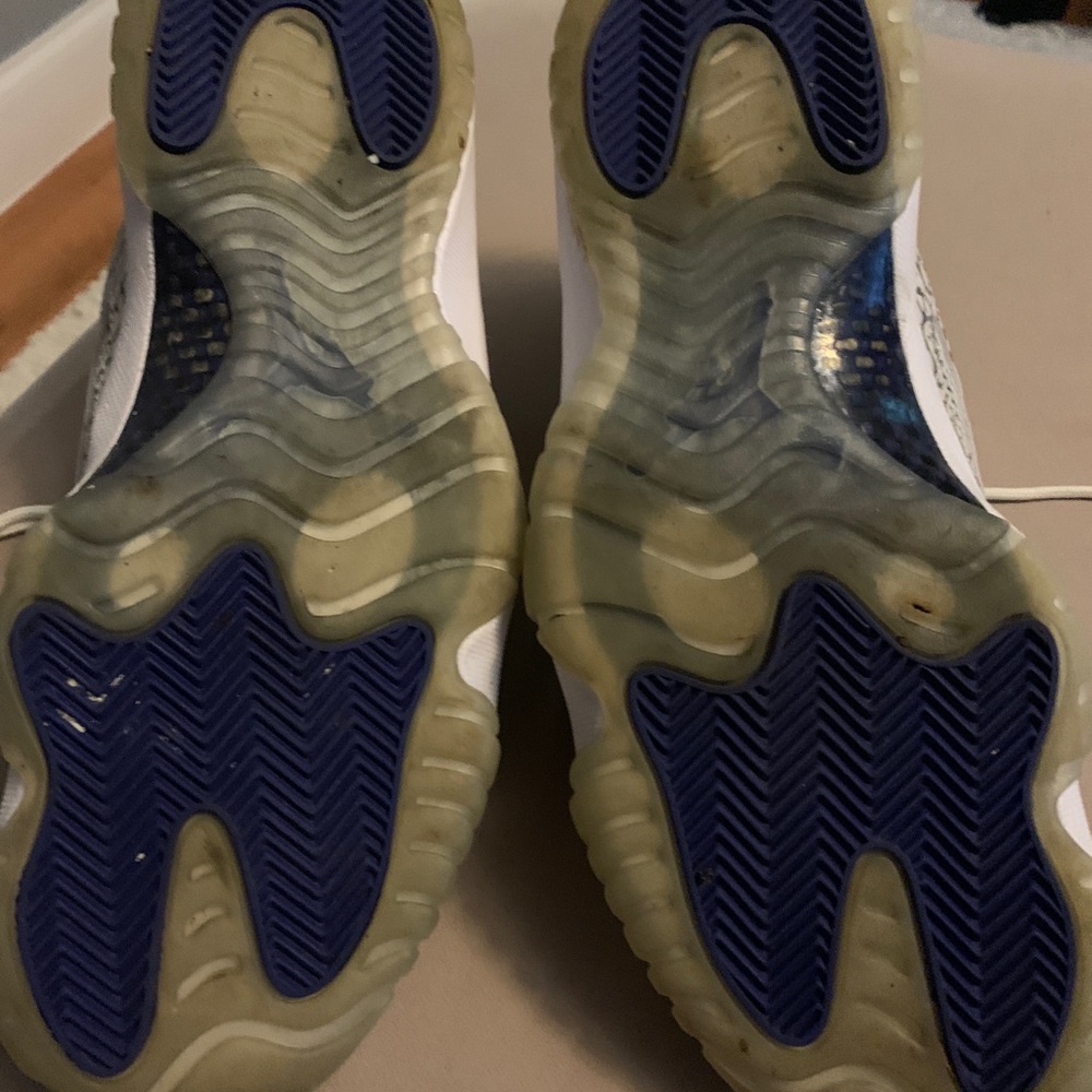 Air jordan 11 retro low (box included
Worn 2 times